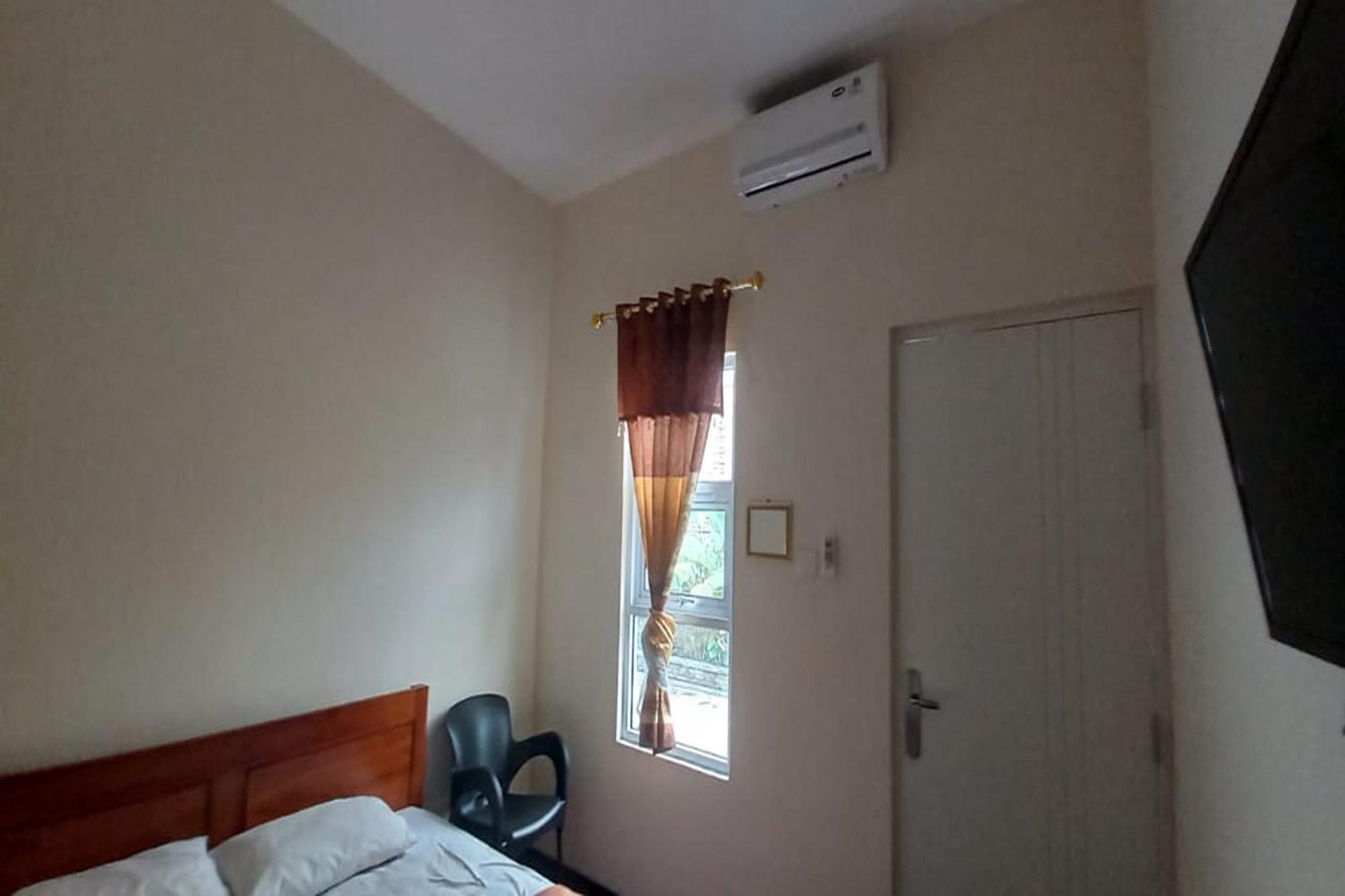 Oyo 93767 45 Guest House Sragen 외부 사진