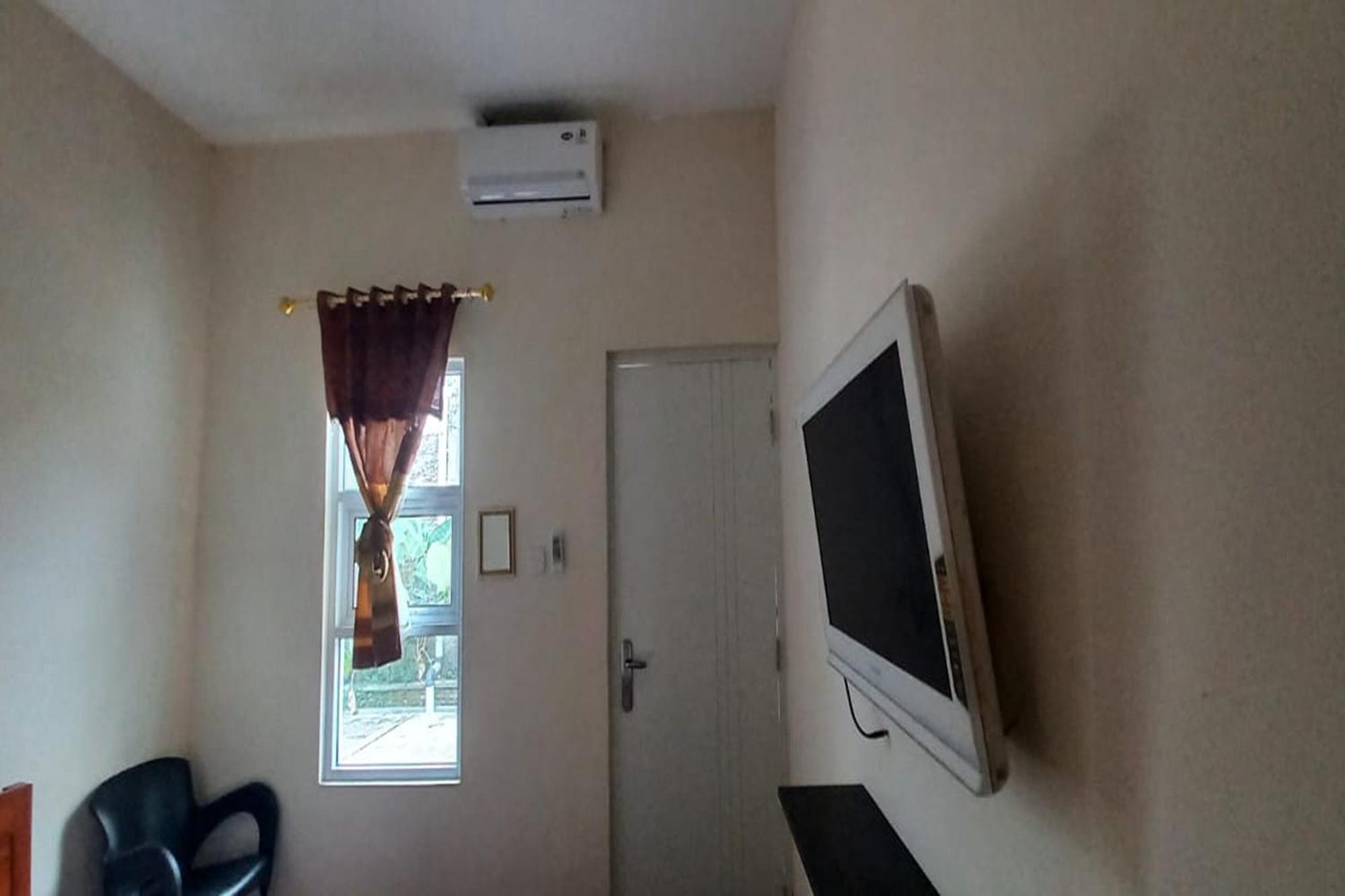 Oyo 93767 45 Guest House Sragen 외부 사진