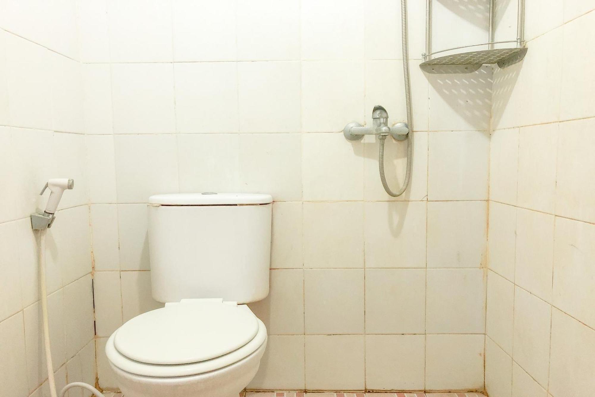 Oyo 93767 45 Guest House Sragen 외부 사진